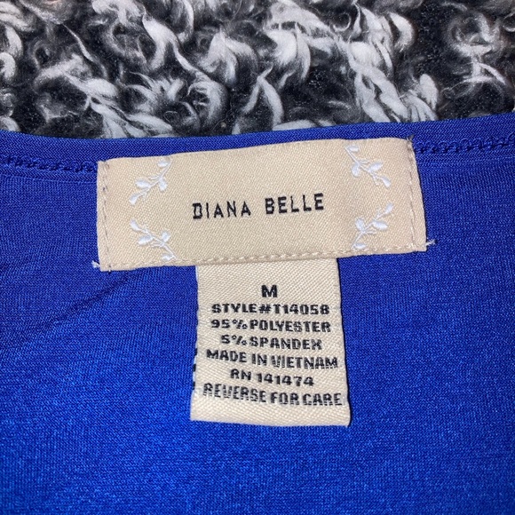 Blue blouse, cute open on top, size medium - Picture 3 of 3